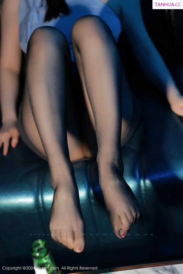 豆瓣酱  [XiuRen]高清写真图 2024.04.16 No.8402 豆瓣酱 美腿黑丝第33张图片
